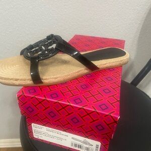 New authentic Tory Burch Bombe Miller Espadrille patent leather black sandals!